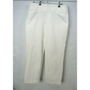 NWT ELLE  Stretch Fitted Capri Mid Rise Size 10